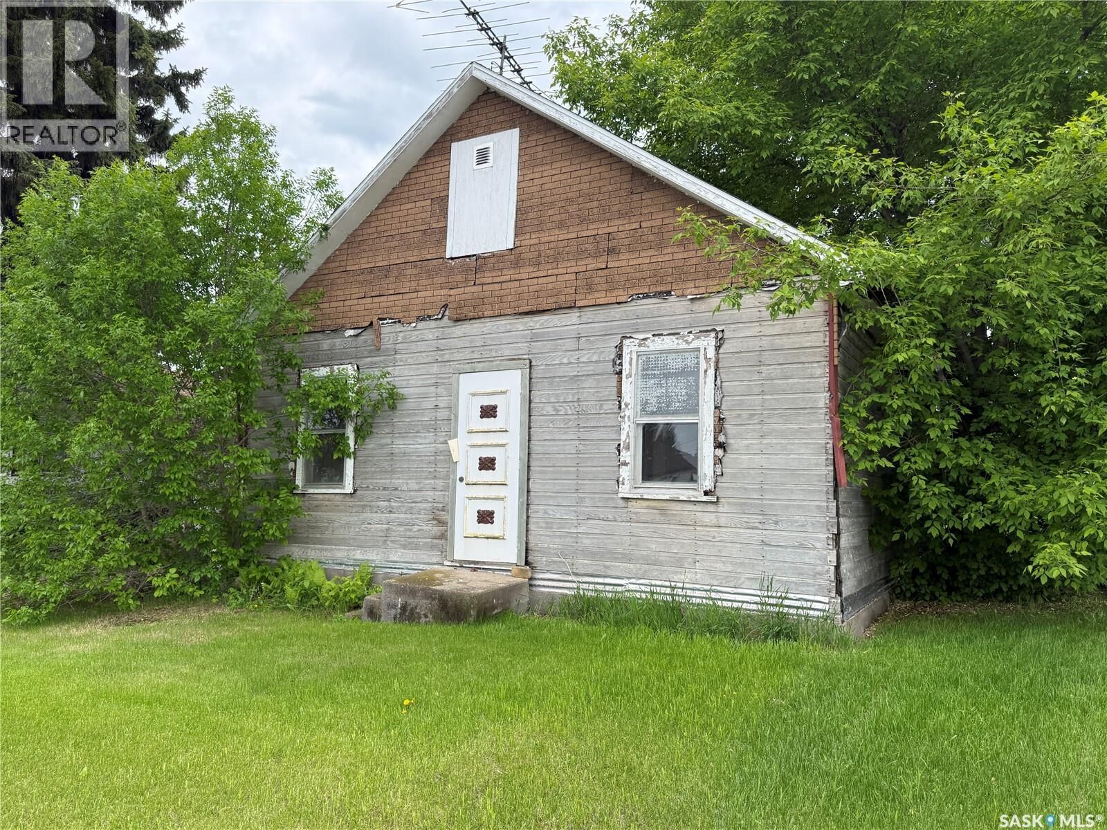 Property Photo:  465 7th Avenue W  SK S0A 2P0 