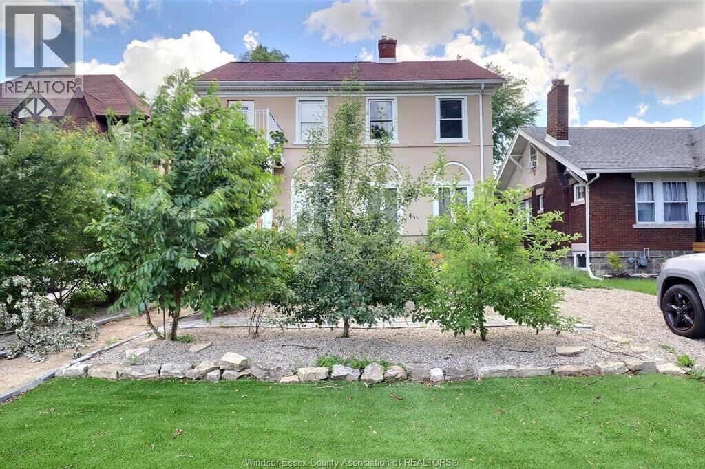 Property Photo: 956 Victoria ON N9A 4N4