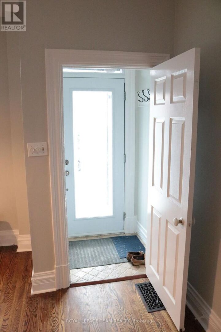Property Photo: 35 Ivy Crescent ON K1M 1Y1