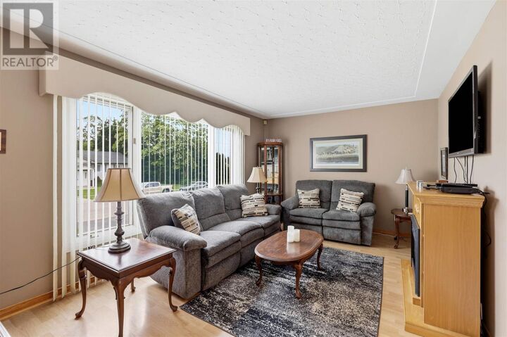 Property Photo:  538 Wilson St  ON P6B 2L3 