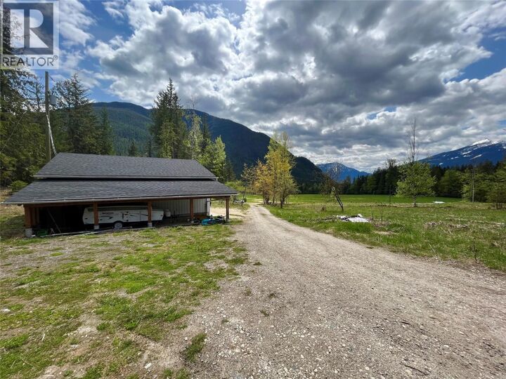 Property Photo: 864 Bartley Road BC V0G 1R1