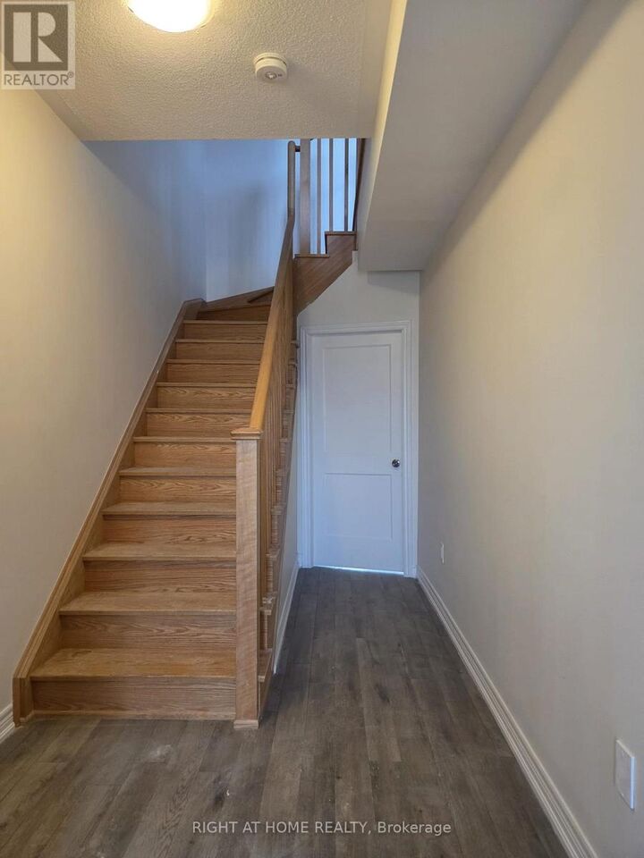 Property Photo:  118 Purple Sage Drive Upper  ON L6P 4P4 