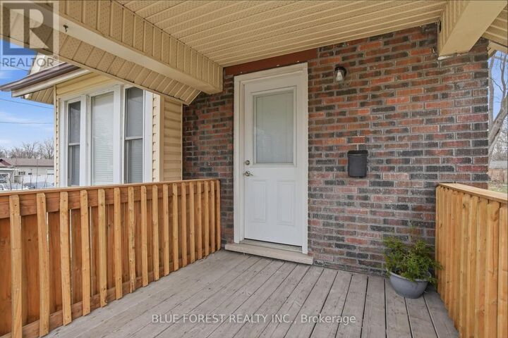 Property Photo:  178 Thompson Road  ON N5Z 2Y8 