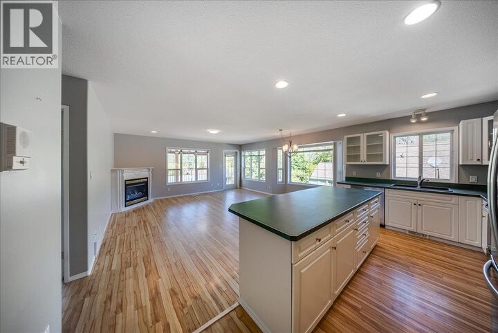 Property Photo: 83 Kootenay Avenue South BC V0G 1L0