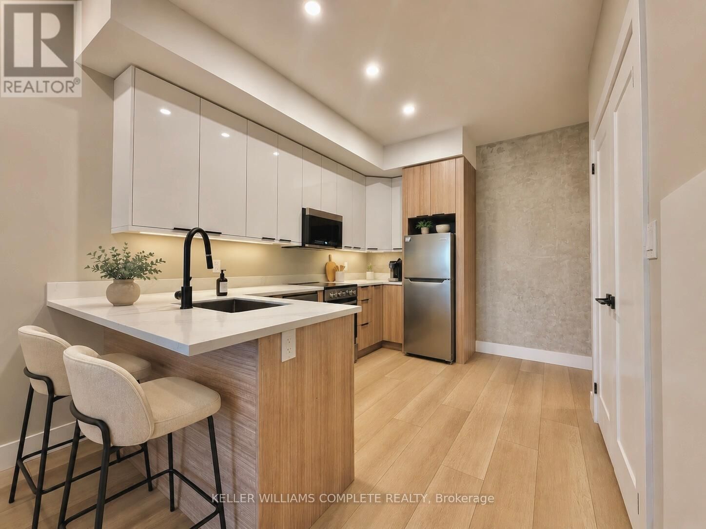 Property Photo:  169 James Street South 207  ON L8P 3A3 