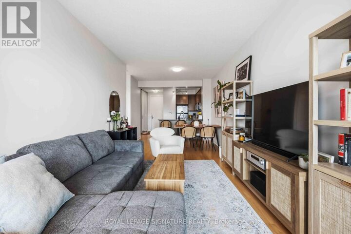 Property Photo:  38 The Esplanade 1409  ON M5E 1A5 