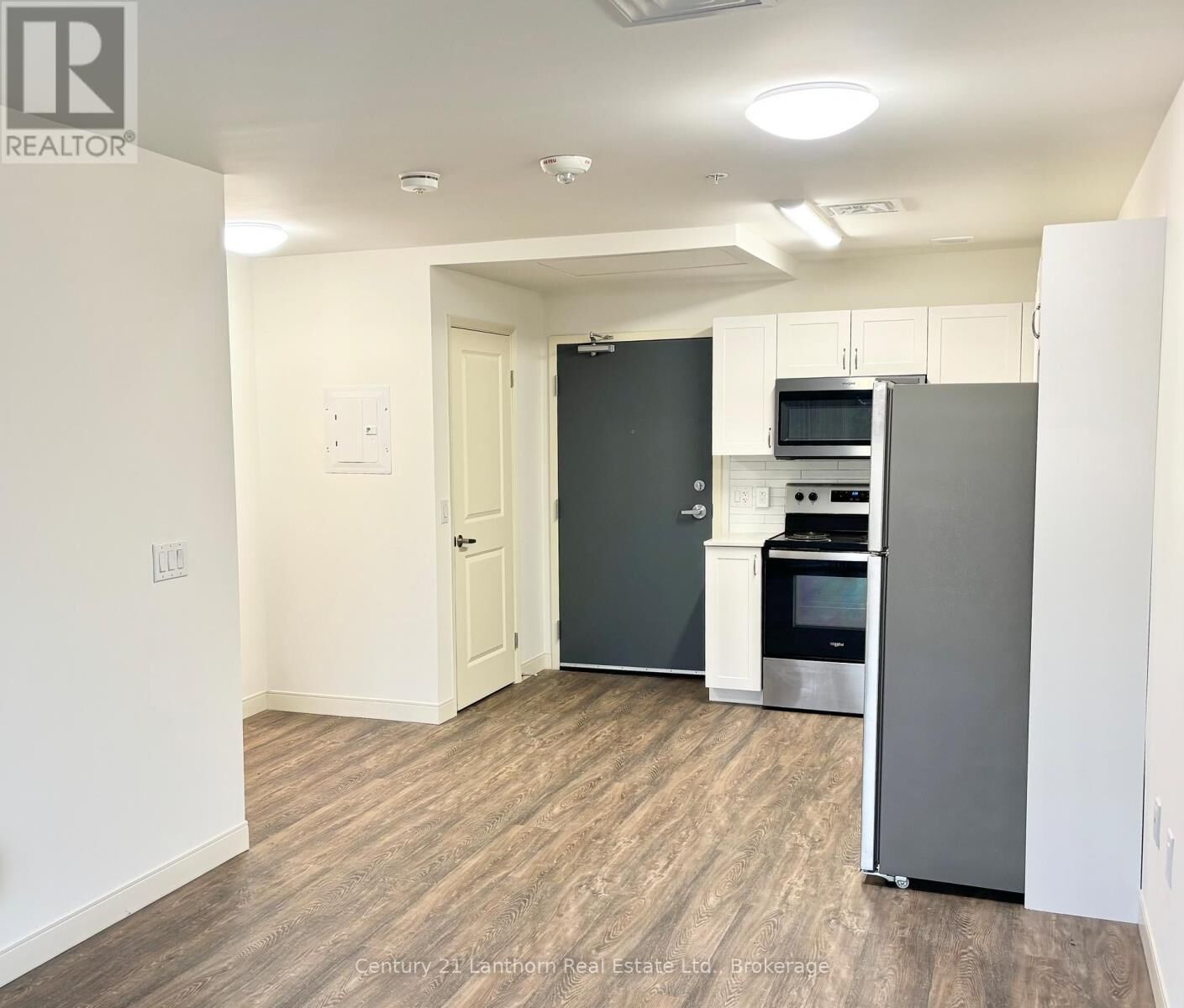 Property Photo:  135 Station Street 517  ON K8N 2S9 
