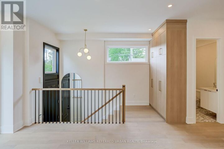 Property Photo: 39 Wesley Avenue ON L5H 2M6