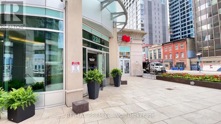 Property Photo:  234 Rideau Street 1903  ON K1N 0A9 