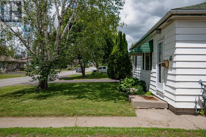 Property Photo:  45 Valleyview Crescent  ON K8P 3E9 