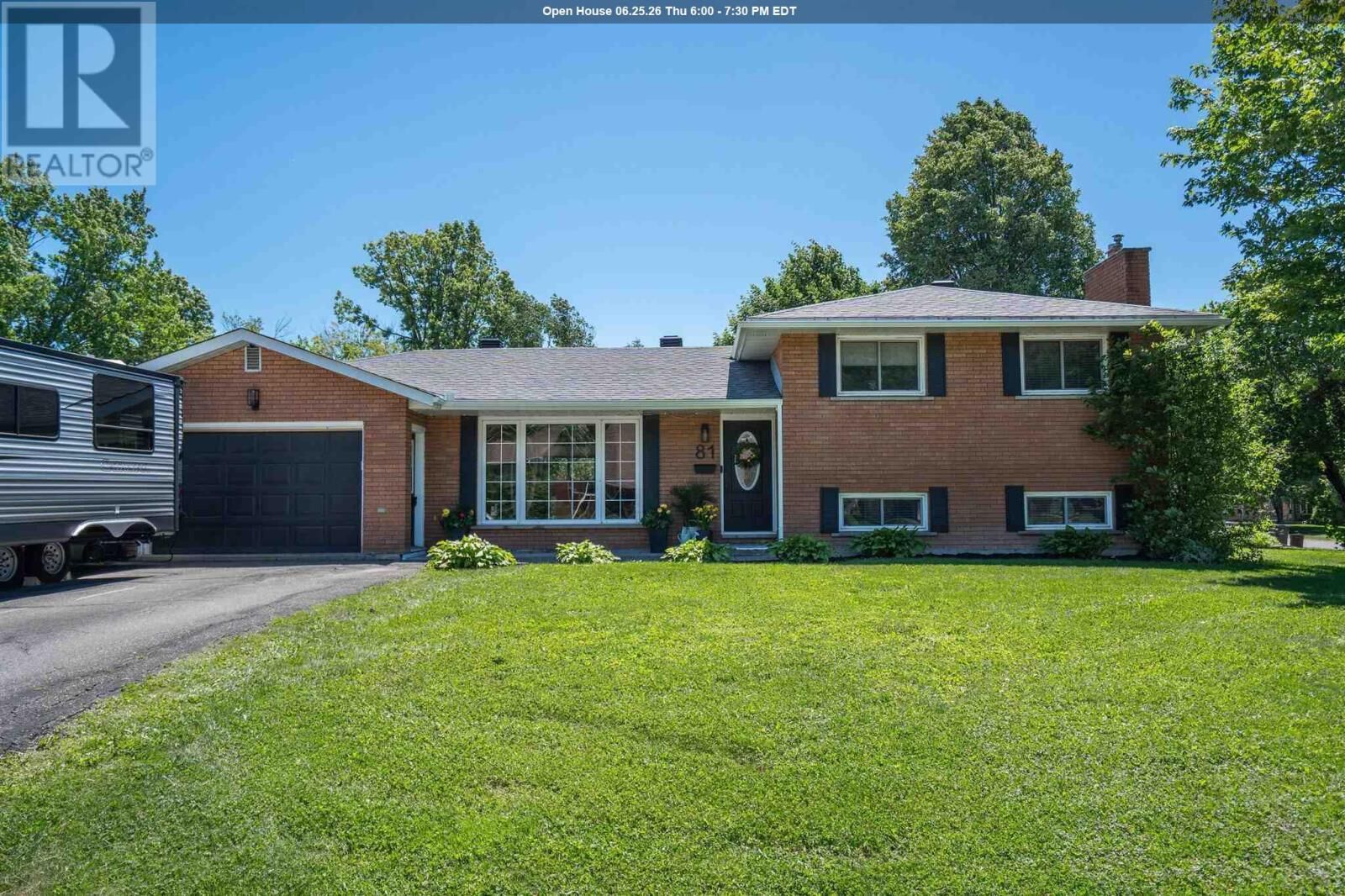 Property Photo:  81 Fort Creek Dr  ON P6C 5V1 