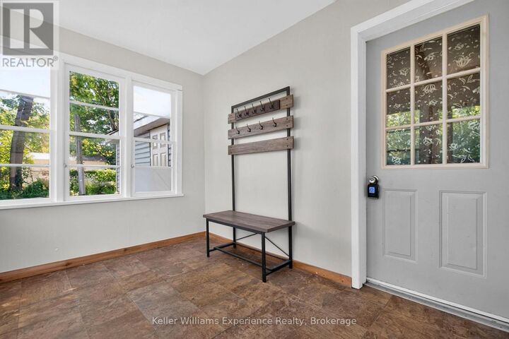 Property Photo: 647 Ottawa Street ON L4R 1B9