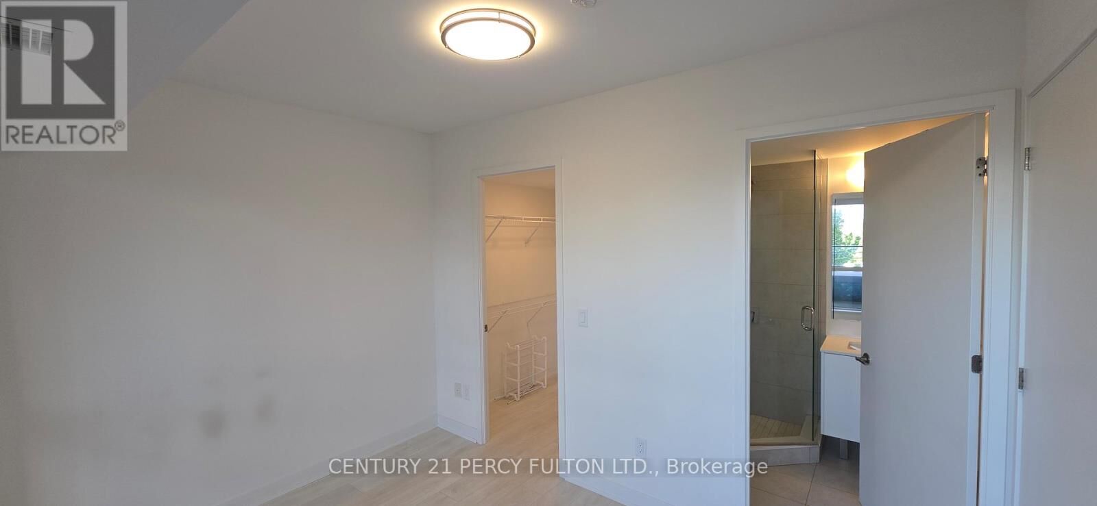 Property Photo:  8 Tippett Road 309  ON M3H 0E7 