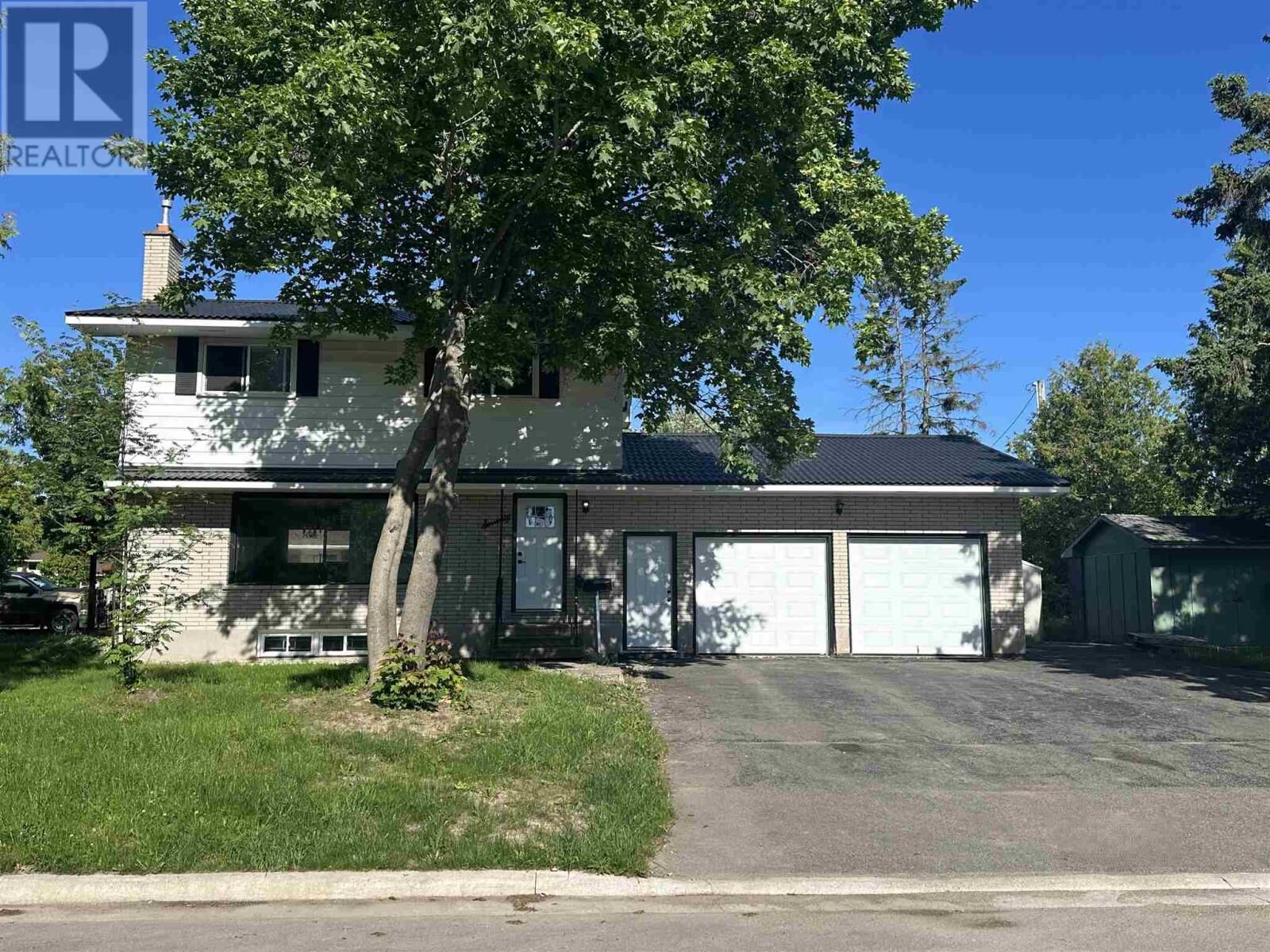 Property Photo:  70 Lasalle Ct  ON P6B 4R6 