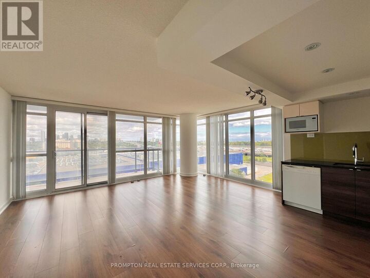 Property Photo: 121 McMahon Drive 608 ON M2K 0C1