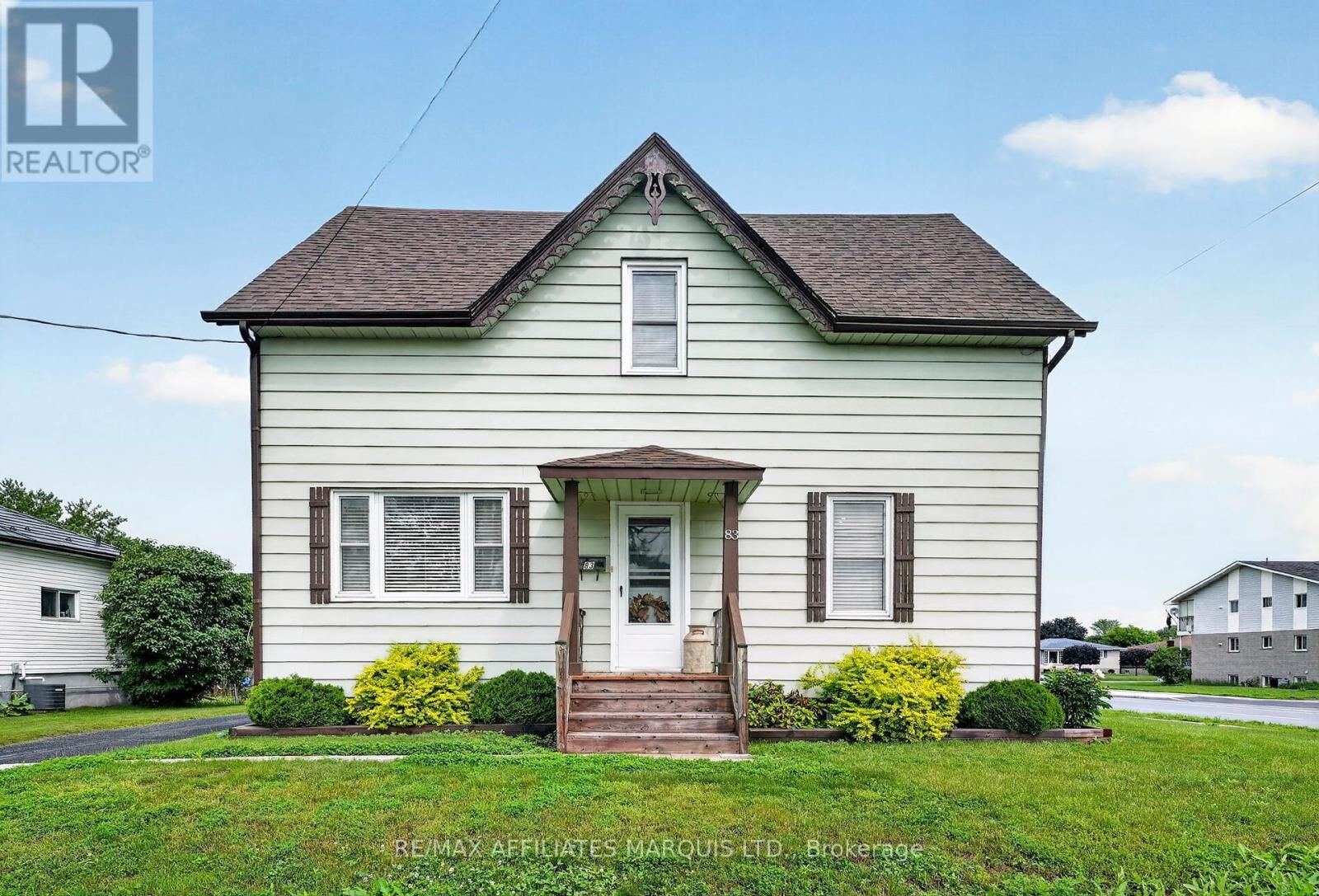 Property Photo:  83 Eleventh Street East  ON K6H 2Y3 