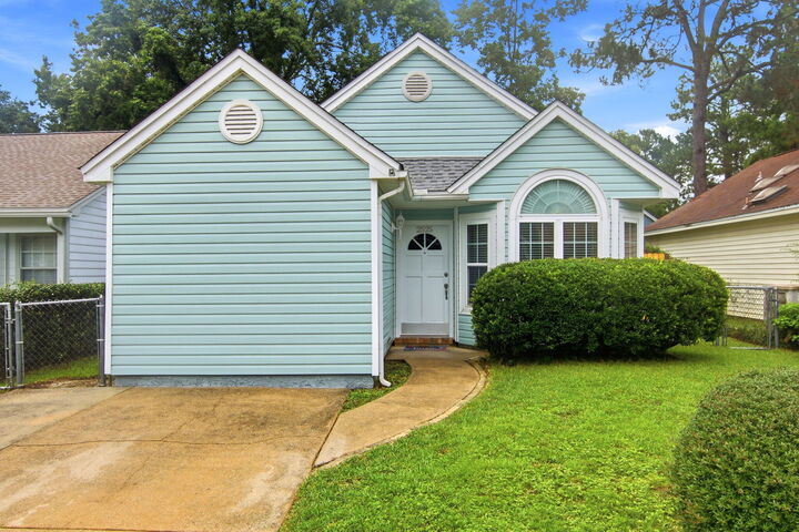 Property Photo:  2525 Georgetown Lane  FL 32547 