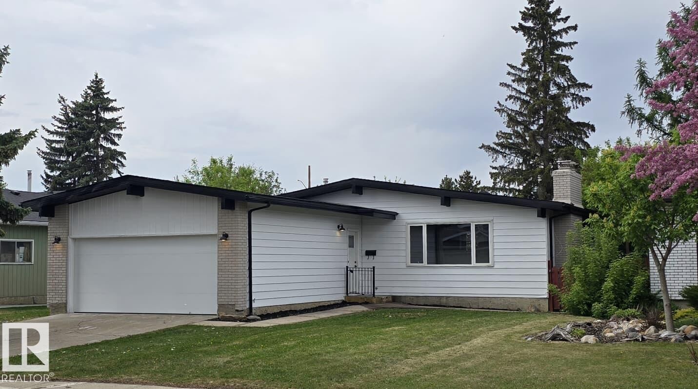 Property Photo:  18526 86A Avenue NW  AB T5T 1J6 