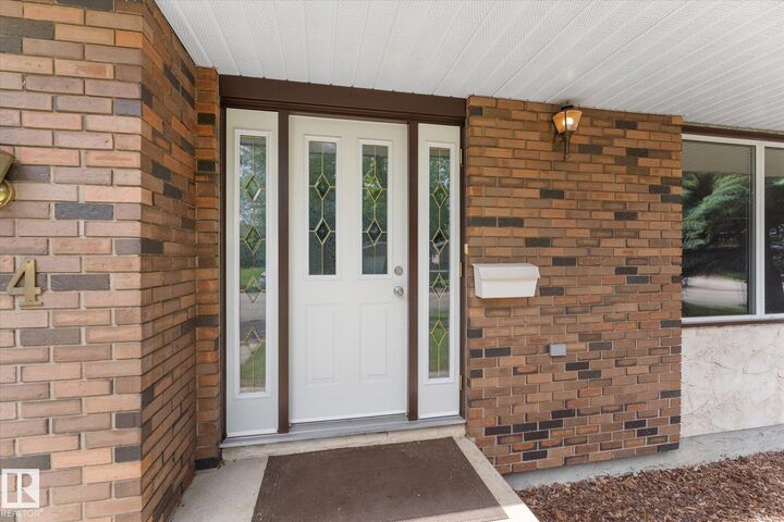 Property Photo:  44 Arlington Drive  AB T8N 2V5 
