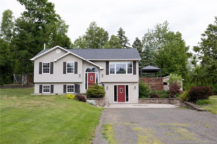 2 Christopher Crescent — photo 1