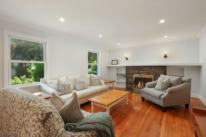 Property Photo:  220 Wychwood Road  NJ 07090 