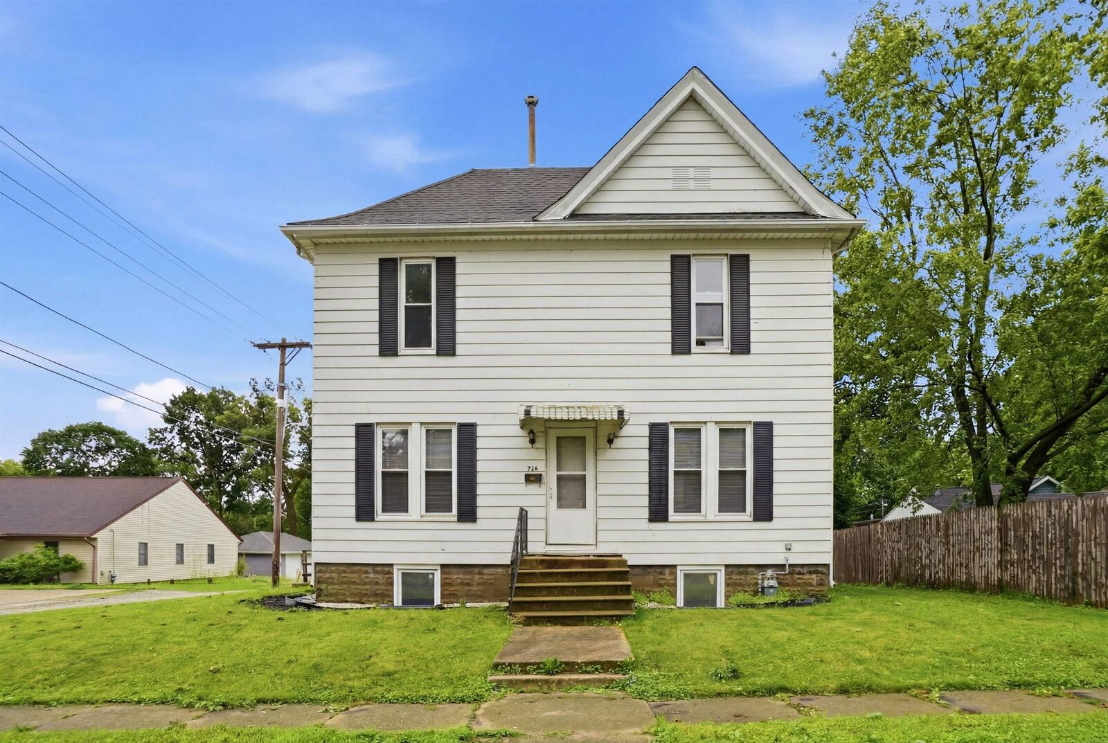 Property Photo:  716 W 2nd Street  IA 50613 