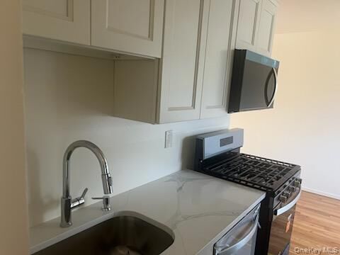 Property Photo:  101 Middletown N #B  NY 10965 