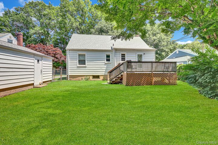 Property Photo:  19 Poplar Place  NY 11542 