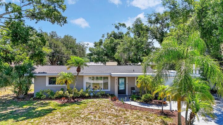 Property Photo:  4147 Augustine Avenue  FL 34231 