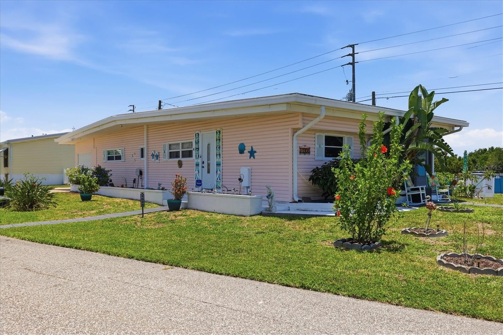 Property Photo: 1006 42nd Avenue Drive E FL 34222