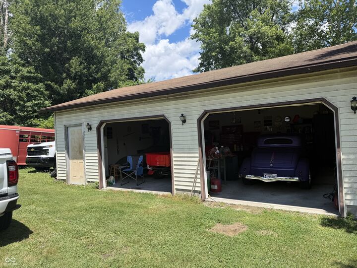 Property Photo:  8137 N US Highway 31  IN 47274 