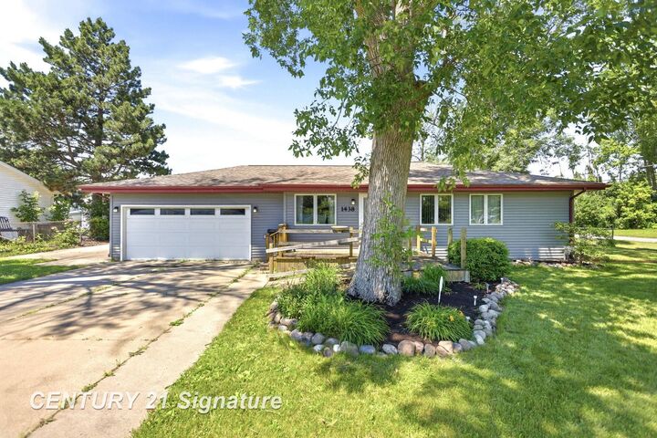 Property Photo:  1438 Flanders Drive  MI 48604 