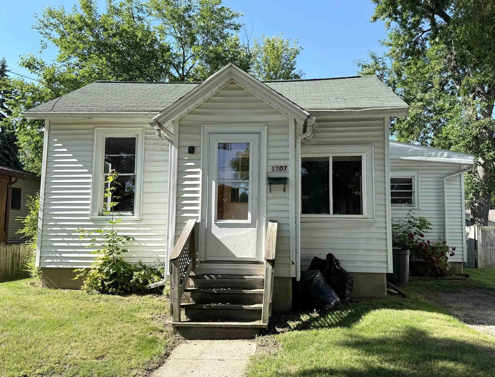 Property Photo: 1307 Dunbar Street MI 48732