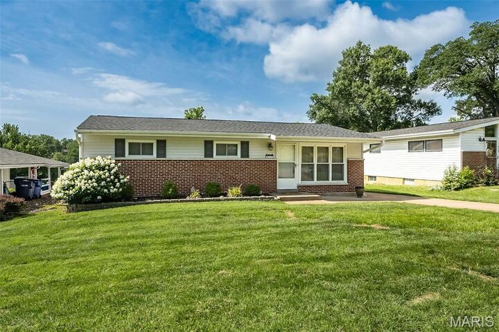 Property Photo:  612 Acorn Drive  MO 63126 