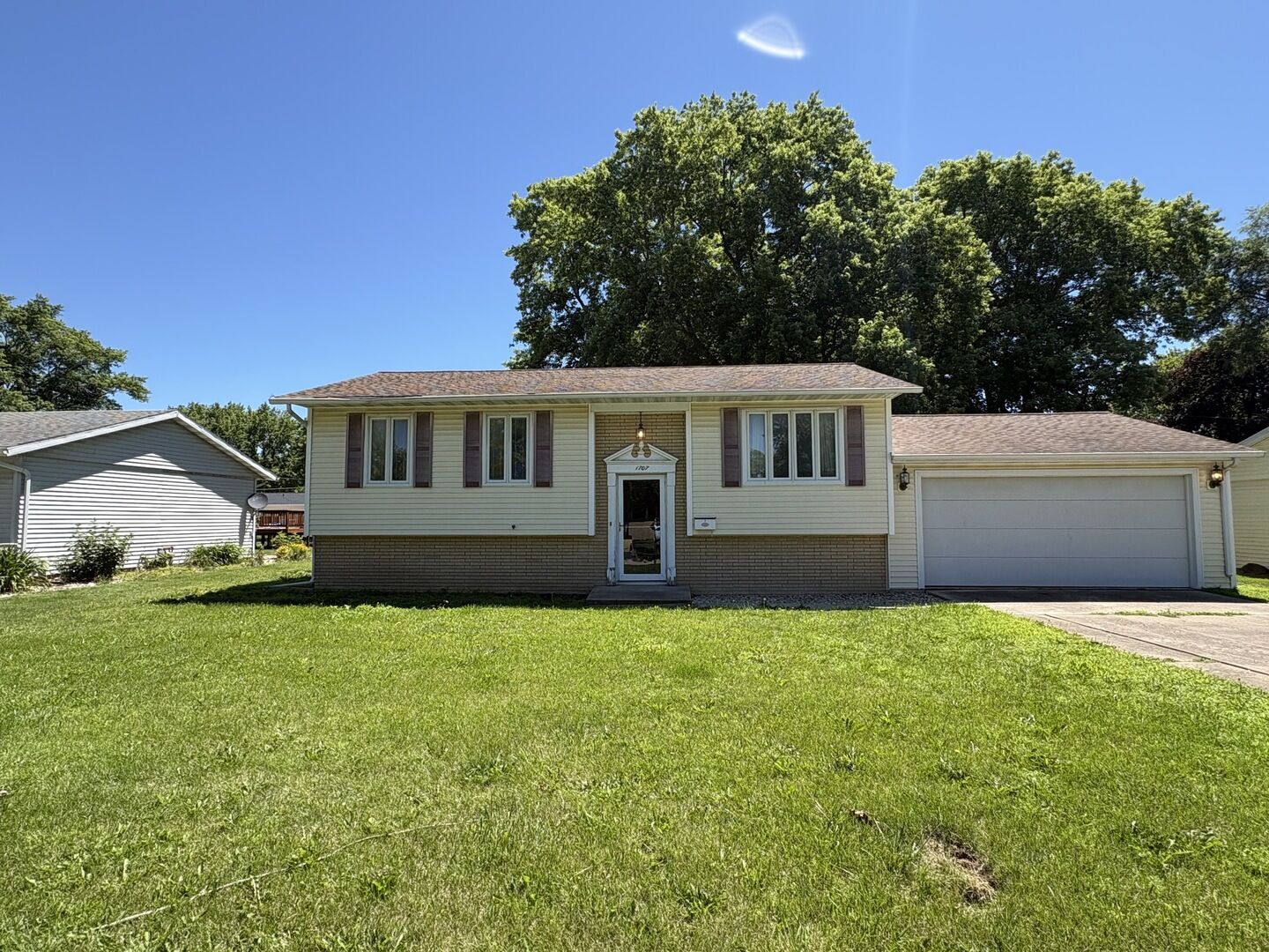 Property Photo:  1707 Wright Street  IL 61364 