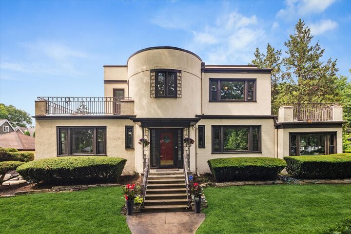 Property Photo: 301 W Cossitt Avenue IL 60525