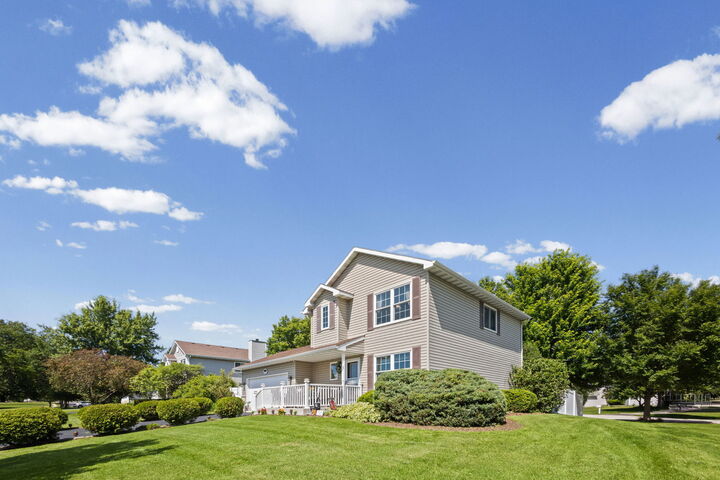 Property Photo: 1006 Lindsay Street IL 60431