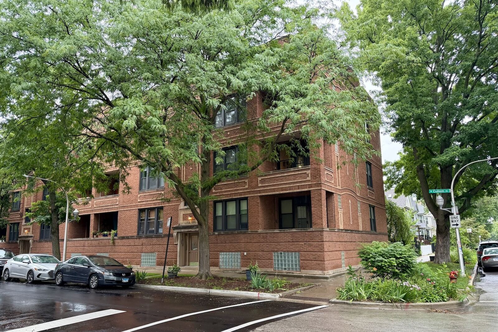 Property Photo: 3102 W Cullom Avenue 3W IL 60618