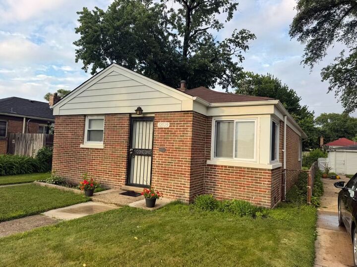 Property Photo:  12529 S Loomis Street  IL 60827 