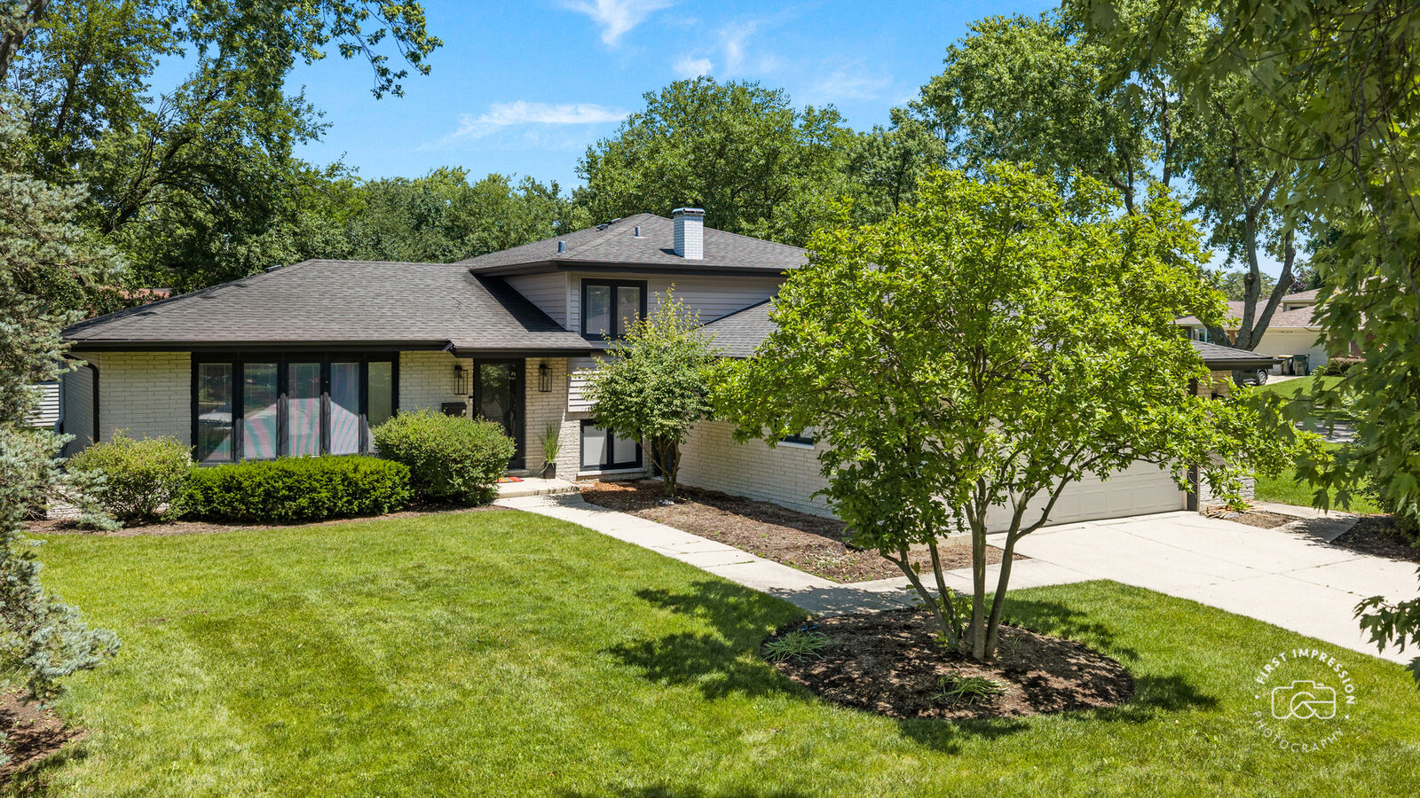 Property Photo:  18W088 Claremont Drive  IL 60561 