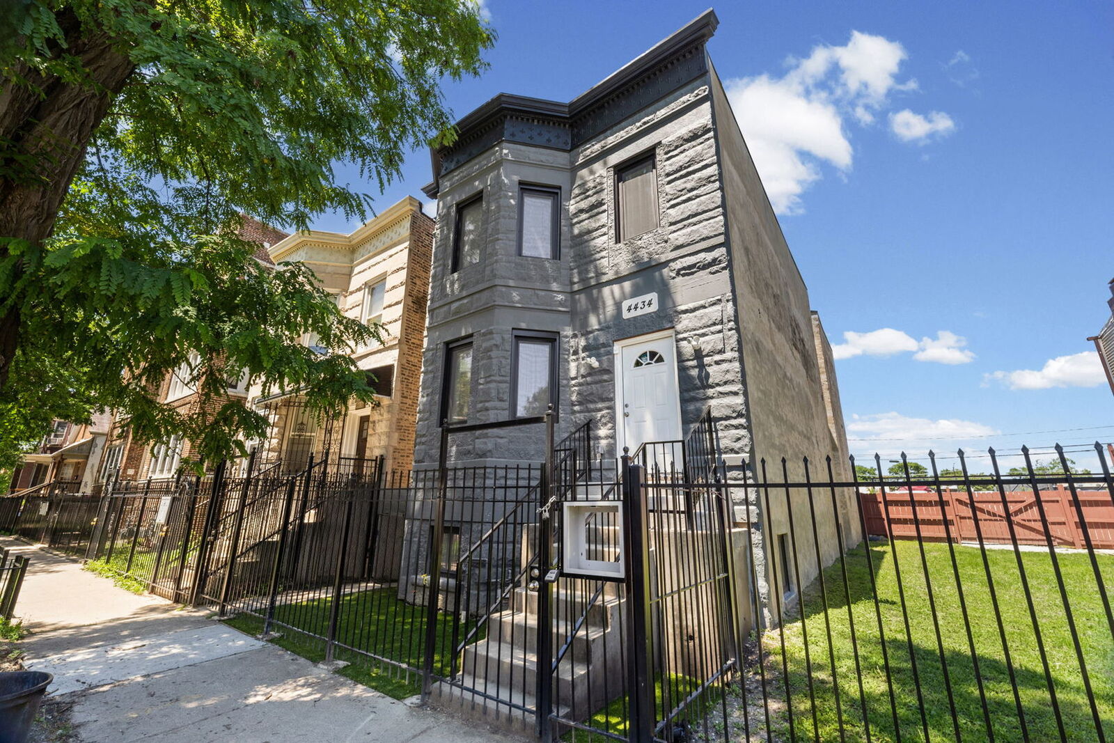 Property Photo: 4434 W Monroe Street IL 60624