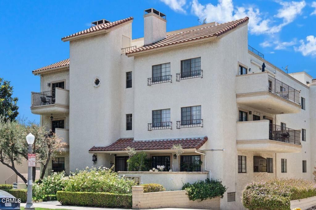 Property Photo:  227 S Madison Avenue 304  CA 91101 