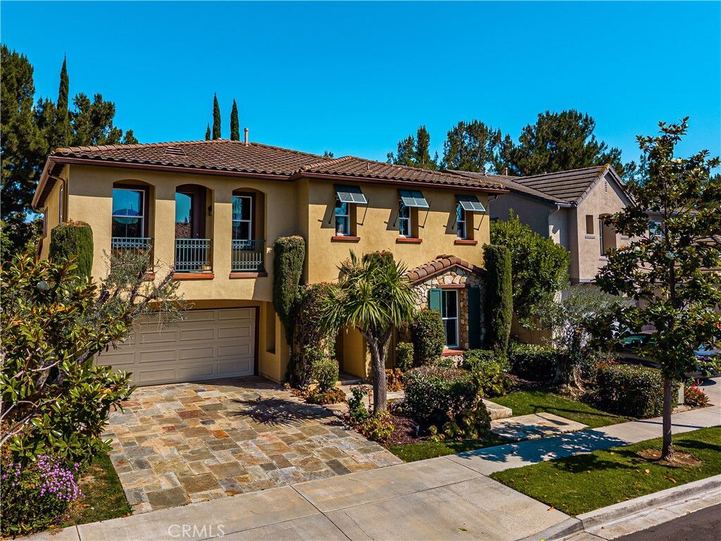Property Photo: 6 Thorn Hill CA 92602
