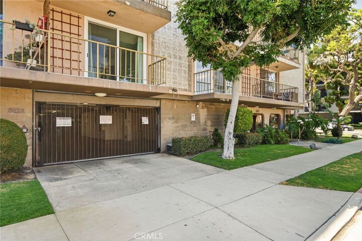 Property Photo:  545 Chestnut 302  CA 90802 