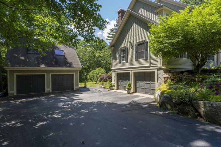 Property Photo:  11 Wood Hill Drive  NH 03032 