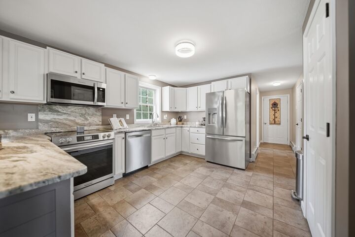 Property Photo: 14 Brittany Circle NH 03275