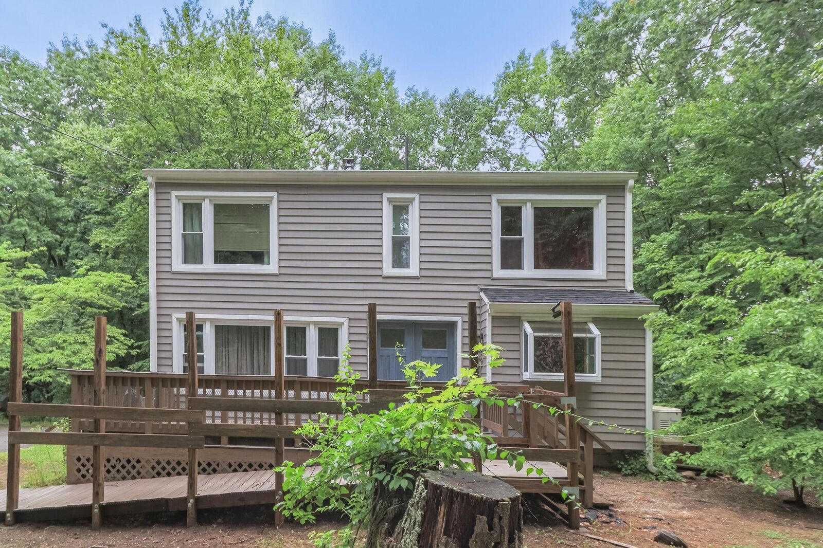 Property Photo:  20 Redfield Circle  NH 03038-4839 