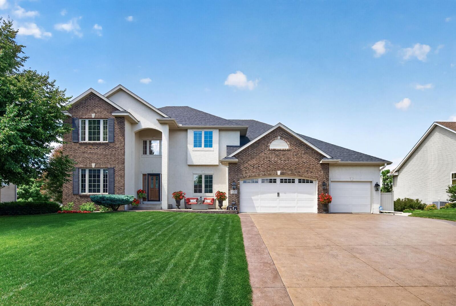 Property Photo: 16213 Havelock Way MN 55044