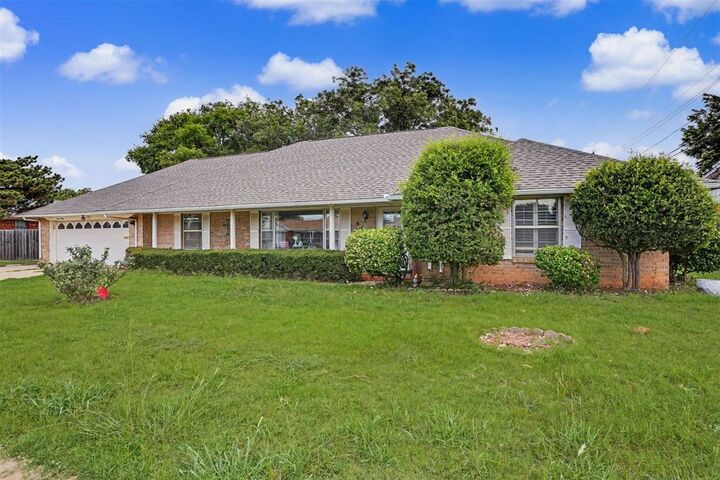Property Photo:  509 W Lark Street  OK 73521 
