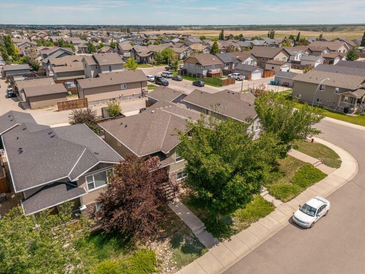 Property Photo:  113 Mount Sundial Court W  AB T1J 1J1 